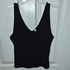 BE COOL Cropped Black V-Neck Tank Top